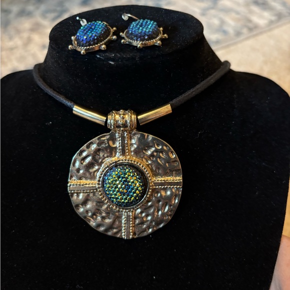 Necklace and earrings set. Copper look with iridescent accents. Great cond - Picture 1 of 9